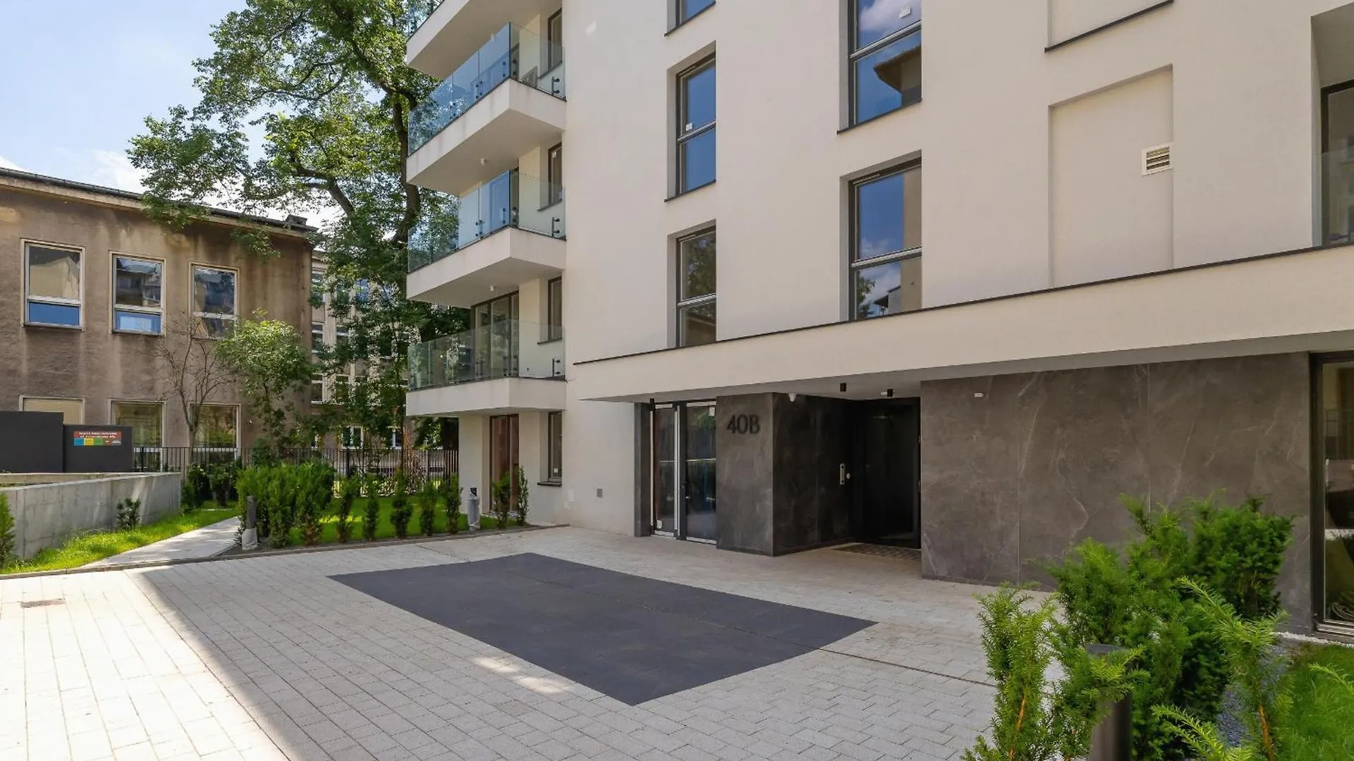 Krowoderska Apartment With Balcony Near City Center By Rent Like Home Krakow Poland