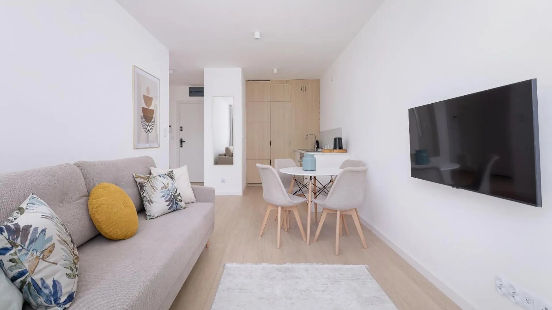 Krowoderska Apartment With Balcony Near City Center By Rent Like Home Krakow