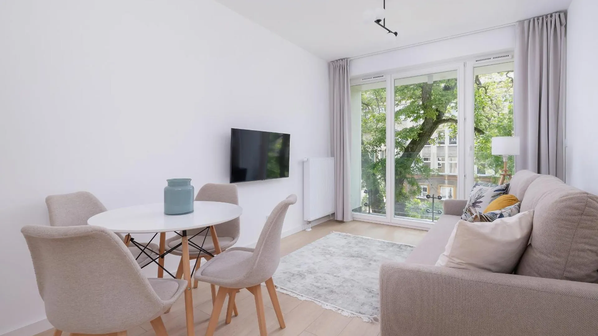Krowoderska Apartment With Balcony Near City Center By Rent Like Home Krakow Poland