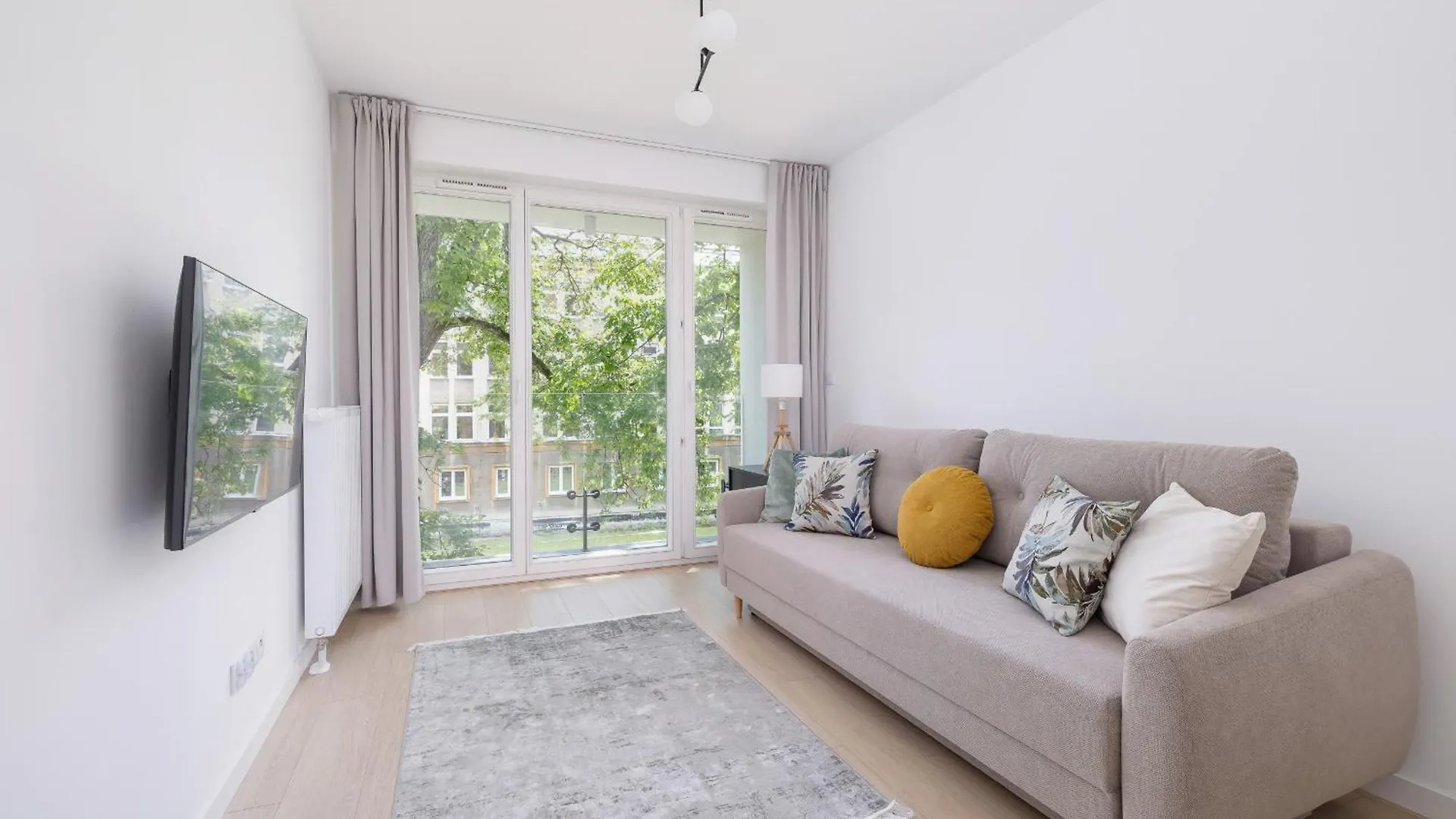 Krowoderska Apartment With Balcony Near City Center By Rent Like Home Краков